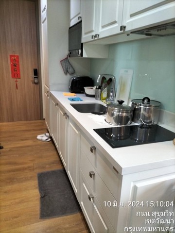 ขายคอนโด โครงการ โนเบิล บี เทอร์ตี้ทรี (Noble BE33)ที่ตั้ง  : 16 ซอย สุขุมวิท 33 แขวง คลองตันเหนือ เขตวัฒนา กรุงเทพมหานคร  https://maps.app.goo.gl/Lba3EthHsrhN7faS9ขนาดห้อง 78 ตรมรายละเอียดขนาดห้อง 78 ตรม ชั้น 14 2 ห้องนอน 3 ห้องน้ำ 2 ที่จอดรถ- 1 ห้องนอน 1 ห้องน้ำ มีอ่างอาบน้ำและชักโครกไฟฟ้า- ชั้นสูง 15+- วิวเมือง (วิวไม่บล็อก) - เฟอร์นิเจอร์พร้อม เครื่องใช้ไฟฟ้าพร้อม เข้าอยู่- มีเครื่องดูดควัน ทำอาหารได้- สุขภัณ�