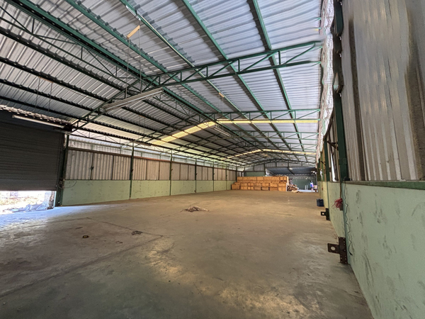 ขายอาคารโรงงาน/โกดังเนื้อที่ 4 ติดถนนไร่พื้นที่ใช้สอย 2,500 ตร.ม พื้นที่สีส้มลาย ตำบลบึง อำเภอศรีราชา จังหวัดชลบุรี ราคาขาย 45 ล้านบาท