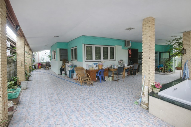 MRT  รามอินทรา กม.8สวนสยาม ให้เช่าบ้านเดี่ยวชั้นครึ่ง 55 ตร.ว.220 ตร.ม.2.6 กม. รร.บดินทรเดชา 2 1.9 กม.เฟอร์ฯ เครื่องใช้ไฟฟ้าครบ 