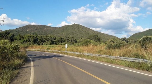 ขายที่ดิน 22-1-64.1 ไร่ 10.1ลบ. ถนนลาดยาง น้ำไฟถึง ใกล้ถนน11 ซุปเปอร์ไฮเวย์ ชม-ลป 7 กม. ต.มะเขือแจ้ อ.เมือง ลำพูนที่ดิน 22 ไร่ 1 งาน 64.1 ตรวขายทั้งหมด 10,100,000 ล้านบาท (ไร่ละ 450,000 บาท) รวมโอนต.มะเขือแจ้ อ.เมืองลำพูน ไกล้ตัวเมืองถนนลาดยาง 2 เลน น้ำประปา ไฟฟ้า ผ่านหน้าแปลงหน้าติดถนน ประมาณ 47 เมตร , ลึก 273 เมตรใกล้ถนนซุปเปอร์ไฮเวย์ เชียงใหม่-ลำปาง 7 กม.วิวธรรมชาติ มองเห็นแนวภูเขาไปทางอ่างเก็บน�