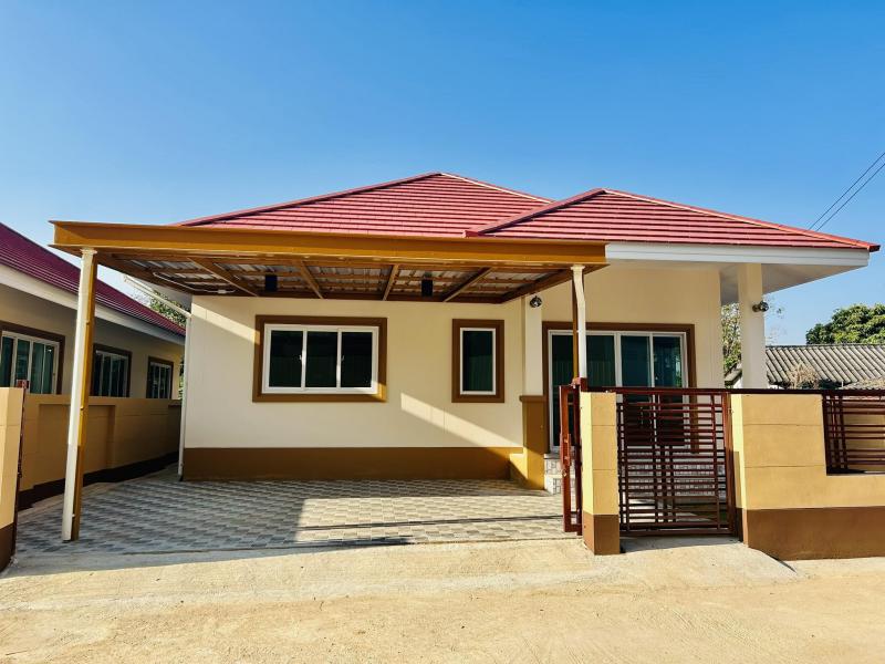 ขายบ้านใหม่เริ่ม 59ตรว. 3นอน2น้ำ 1.89ลบ. ฟรีโอน ของแถม ต.เหมืองง่า อ.เมือง ลำพูนขายบ้านเดี่ยว สร้างใหม่ ชั้นเดียว บ้านคุณภาพ ย่านชุมชนเมืองราคาเริ่มต้น 1.89 ล้านบาท (1,890,000 บาท) ฟรีค่าโอนทุกหลังพิกัด บ้านศรีบุญยืน หมู่ที่ 3 ต.เหมืองง่า อ.เมือง จ.ลำพูนมีเพียง 4 หลัง ขนาดแปลงที่ดิน 59-63 ตรว. ฟรีโอนทุกหลังแปลง A1 ที่ดิน 59 ตรว., พื้นที่ใช้สอย 125 ตรม., 1.89 ล้านบาทแปลง A2 ที่ดิน 62 ตรว., พื้นที่ใช�