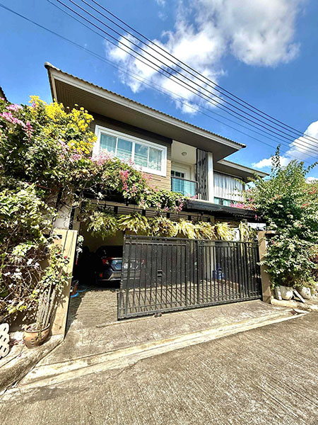 ขายบ้าน โครงการ ใกล้รร. วารี  ใกล้สนามบินเชียงใหม่ พิกัด ต.หนองหอย อ.เมืองเชียงใหม่ เนื้อที่ 78 ตรว. พื้นที่ใช้สอย 225 ตรม.4 ห้องนอน 3 ห้องน้ำ 2 ห้องครัว(นอก-ใน) 1 ห้องเก็บของจอดรถได้ 2 คัน บ่อปลาคราฟเป็นหลังเดียวที่มีพื้นที่สวนหลังบ้านด้วย สามารถต่อเติมหรือทำสระว่ายน้ำเพิ่มได้บ้านไม่ช้ำ โดยเฉพาะข้างในยังใหม่ ติดผ้าม่านอย่างดีทั้งหลัง จัดสวนให้เรียบร้อย พร้อมระบ�