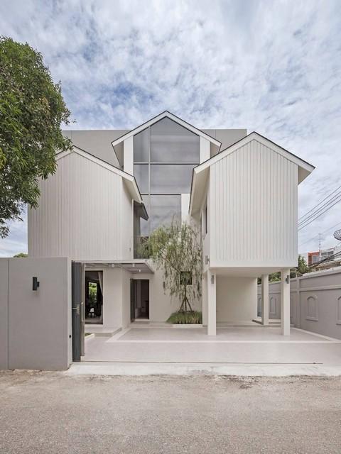 HR 6259 ให้เช่า ขายบ้านเดี่ยว 3 ชั้นหลังมุม 300 ตรม. สุขุมวิท71 ปรีดีพนมยงค์14 Modern Style รีโนเวทใหม่ เดินทางสะดวก ใกล้ BTS พระโขนง