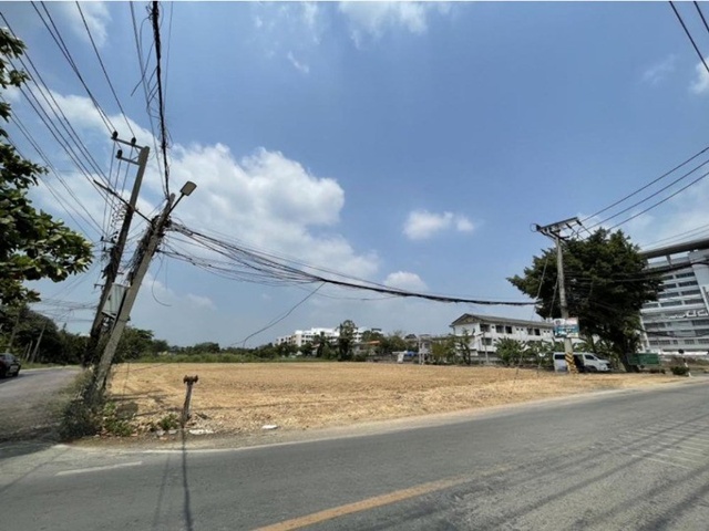 อบต.ท่าตลาด 1.1 กม.ให้เช่าที่ดินเปล่าถมแล้วขนาด 2 ไร่  ทำเลศักยภาพย่านสามพราน ใกล้วัดไร่ขิง 800 ม. ติดแหล่งชุมชนและแหล่งท่องเที่ยว 