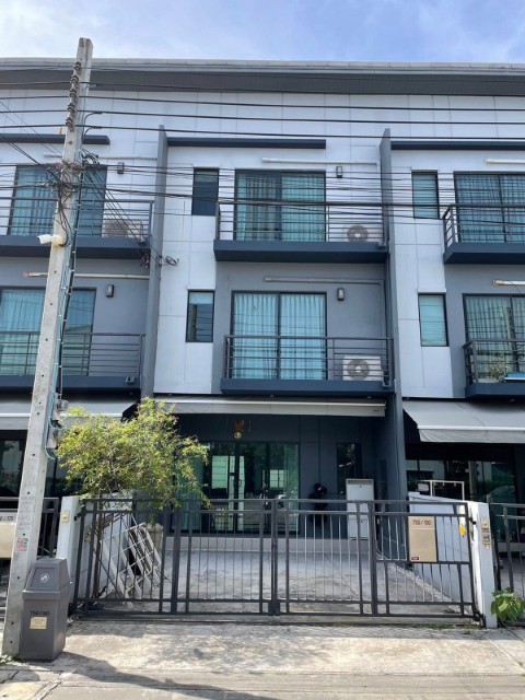 ให้เช่าทาวน์โฮม 3 ชั้น โครงการบ้านกลางเมือง พระราม9-อ่อนนุช แอร์เฟอร์ครบ มี3ห้องนอน3ห้องน้ำ ราคาเช่าเดือนละ 25,000 บาท/เดือน รายละเอียด-ทาวน์โฮม 3 ชั้น-มี 3 ห้องนอน 3 ห้องน้ำ 1 รับแขก 1 ห้องครัวบิลอิน-เนื้อที่ 25 ตารางวา 145 ตร.ม-แอร์ 4 เครื่่อง ตกแต่งสวย เฟอร์ฯ ครบ-จอดรถได้2คัน-ใกล้แอร์พอร์ตลิ้งค์บ้านทับช้าง สนามบินสุวรรณภูมิ-มีรปภ รักษาความปลอดภัย 24 ชั่วโมง / สระว่ายน้ำ / ฟิตเ