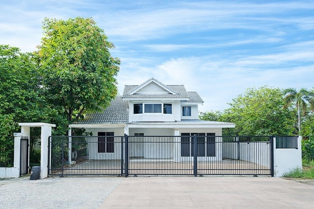 Mทำเลศักยภาพ บ้านกว้าง สัมมากร 200 ม.ให้เช่าเดี่ยว 2 ชั้นหัวมุม รามคำแหง 110-112  เฟอร์นิเจอร์ครบ 2-3นอน 3 น้ำ 