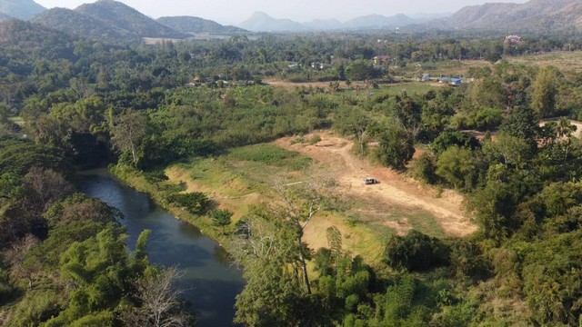 ที่ดินติดแม่น้ำเพชรบุรี ส่วนติดแม่น้ำกว้าง 150 เมตร แก่งกระจาน เพชรบุรี เหมาะทำโฮมสเตย์ รีสอร์ท ลานกางเต็นท์ คาเฟ่ริมน้ำ 4-3-32 ไร่