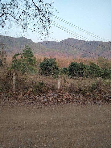 ขายด่วนที่ดิน 6ไร่ 28ตรว. ลดเหลือ 3.3ลบ. วิวเขา ถนนถึงแปลง ไฟฟ้า ประปา 600ม. ต.ออนกลาง อ.แม่ออน เชียงใหม่ขายที่ดินเปล่า เอกสารโฉนดครุฑแดง พื้นที่ 6 ไร่ 28 ตรว.หน้ากว้างติดถนนดินประมาณ 39 เมตร ลึก 162 เมตรถนนดินสาธารณะหน้าแปลง กว้างประมาณ 5 เมตร รถยนต์ สวนกันได้ไฟฟ้า น้ำประปา ต้องเดินเรื่องขยายเขตห่างจากที่ดิน ประมาณ 600 เมตรขายลดราคาเหลือ 3.3 ล้านบาท (3,300,000 บาท) โอนคนละครึ่ง ต่อร�