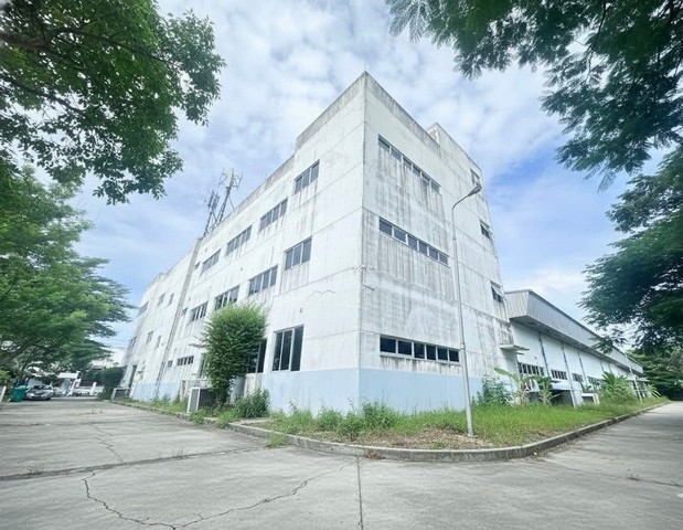 ขายโรงงาน ใกล้ สนามบินสุวรรณภูมิ และ นิคมอุตสาหกรรมลาดกระบัง  มีใบอนุญาตโรงงาน พื้นที่สีม่วงพร้อม อาคารสำนักงาน 3 ชั้น ย่านทับยาว ลาดกระบัง 