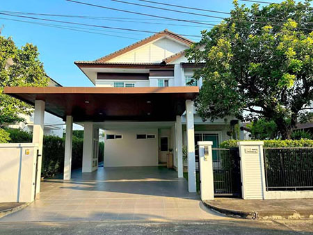 ขายบ้านทำเลดีในโครงการ Serene lake สีวลีเลควิวเชียงใหม่ **น้ำไม่ท่วม**ขายพร้อมเฟอร์นิเจอร์ ของตกแต่งครบ *รายละเอียด*- ห้องนอน 5 ห้อง- ห้องน้ำ 4 ห้อง- ห้องครัว 1ห้อง- เนื้อที่84.8.10ตารางวา พื้นที่ใช้สอย 250 ตรม.- จอดรถได้4คันในหมู่บ้านเป็นทะเลสาป*สถานที่ใกล้เคียง*- ใกล้สนามบิน - แม็คโครเชียงใหม่- บิ๊กซีเอ็กซ์ตร้า - ตลาดสดแม่เหียะ- พืชสวนโลก - วัดพระธาตุดอยคำ - โรงเรียนนานาชาติอเมร�