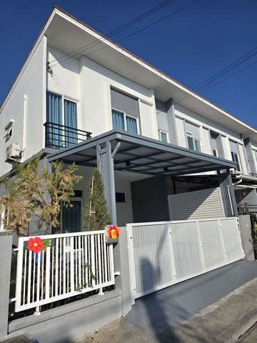 ให้เช่าทาวน์เฮ้าส์2ชั้นแปลงมุม หลังบ้านวิวสวนสาธารณะ ดอนเมือง/สรงประภารีโนเวทใหม่ทั้งหลัง สวยงาม3ห้องนอน 2ห้องน้ำแอร์4เครื่องเฟอร์นิเจอร์ครบห้องครัว: ต่อเติมครัวเรียบร้อยที่จอดรถ: 2 คัน พร้อมหลังคาสิ่งอำนวยความสะดวกภายในโครงการ:สระว่ายน้ำ / คลับเฮ้าส์ / ฟิตเนสสวนสาธารณะ / ลานกลางแจ้งระบบรักษาความปลอดภัย 24 ชม. / กล้อง CCTVระบบ Access Card เข้า-ออกหมู่บ้านอยู่ถนน เทิด�