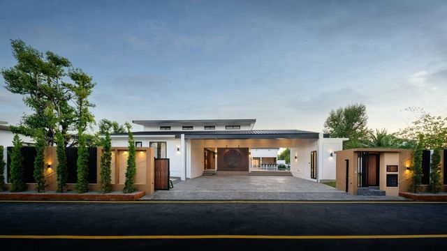 บ้านสุดหรูใจกลางเมือง ขายเพียง 35.57 ล้าน 315 ตรว. #ป่าแดด #อ.เมือง #หลังมุม #ยูนิตสุดท้าย พร้อมอยู่แล้ววันนี้!