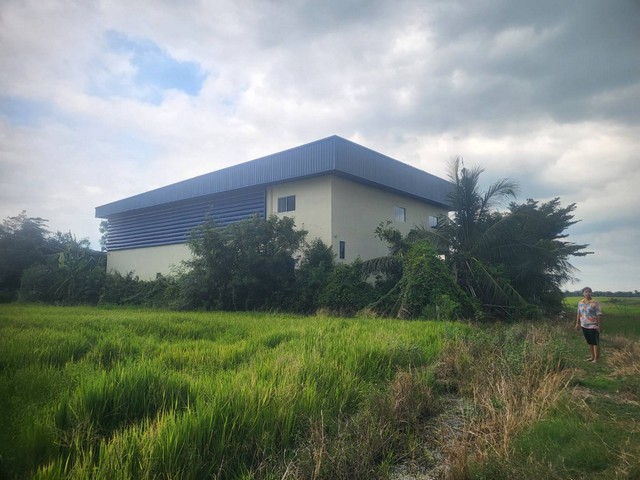 ให้เช่าโกดัง พร้อมสำนักงาน พื้นที่ใช้สอยรวม 400 ตร.ม.  ซอยวัดบัวสุวรรณฯ ระแหง ลาดหลุมแก้ว