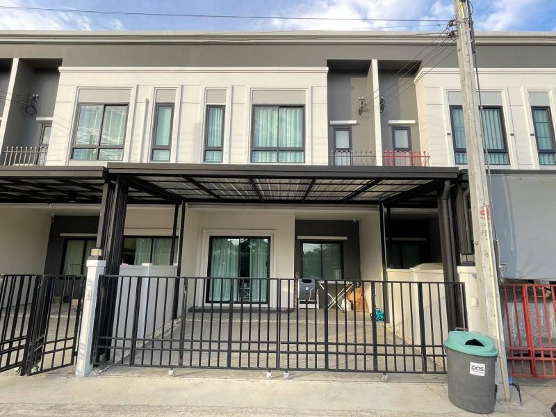 ขายด่วนทาวน์โฮม 2 ชั้น หมู่บ้านไบรตัน อำเภอบางปะกง จังหวัดฉะเชิงเทรา