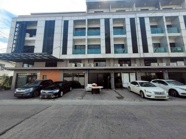 ให้เช่าโฮมออฟฟิศ4.5ชั้น  ใกล้ เซ็นทรัลลาดพร้าว ใกล้ ยูเนี่ยนมอลล์  ใกล้ การบินไทยสำนักงานใหญ่   วิภาวดี 20 ใกล้ MRT ลาดพร้าว และ รัชดาภิเษก 