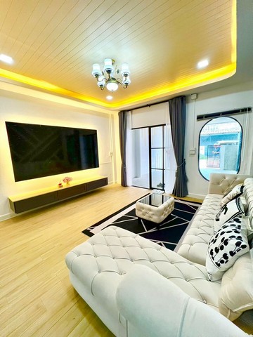 ขายบ้าน หมู่บ้านปรีชา รีโนเวทใหม่หมด ใกล้สถานีรถไฟฟ้า สถานีเศรษฐบุตรบำเพ็ญ