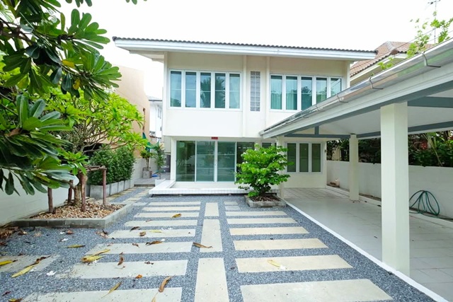 พัฒนาการ70-76 MRTคลองกลันตัน 1.3กม.ARL หัวหมาก 1.6กม.พื้นที่สวนกว้าง 100 ตร.วา.300 ตร.ม. 3นอน 2น้ำ 