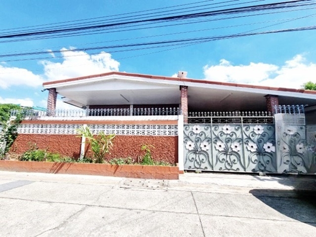  รัชดา พหลโยธิน26-38  40ตรว.160ตรม.BTS เสนานิคม 1.5กม. ให้เช่าบ้านชั้นเดียว ทำเลดี 5นอน 2น้ำ 1จอดรถ 2แอร์ สะดวก 