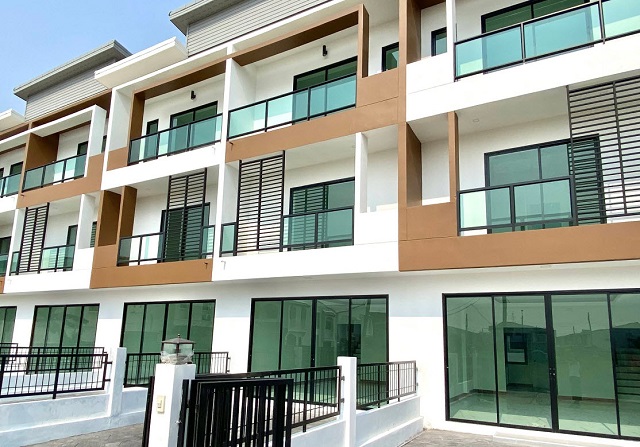 3ชั้น 4นอน 23ตร.ว. ราชพฤกษ์ MRT บางรักน้อย ท่าอิฐ 2 กม.ให้เช่าโฮมออฟฟิศ  23ตร.ว. 280ตร.ม. รพ.พระนั่งเกล้า 3.1 กม.