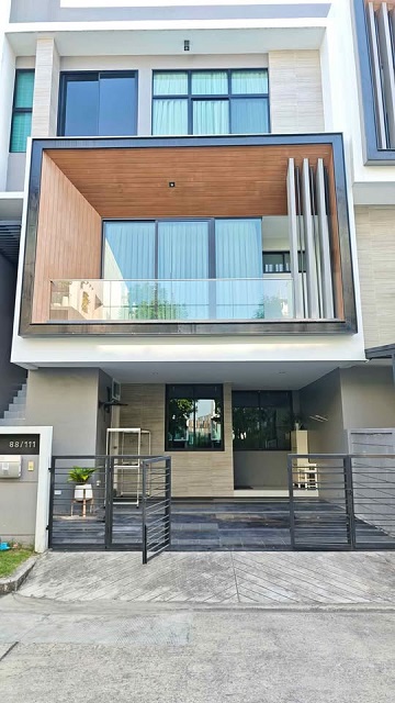 ศรีนครินทร์-พระราม9 กรุงเทพกรีฑา 4นอน 4น้ำ 24ตร.วา. 3-4นอน ARL บ้านทับช้าง.ให้เช่าทาวน์โฮม 3 ชั้น  285ตร.ม.  ม.นานาชาติแสตมฟอร์ด  2.9 กม. 