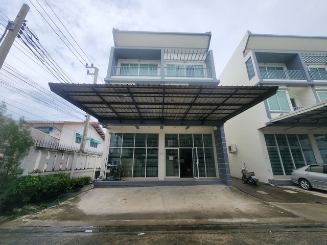 ขาย ทาวน์โฮม 3 ชั้น โครงการ ฟูลเฮาส์ บางแวก 94 ตึกเดี่ยว ถนนกว้าง เหมาะทำโฮมออฟฟิต ใกล้แหล่งชุมชน *** ราคาขาย 9,000,000 บาท เท่านั้น (ค่าโอนคนละครึ่ง) *** ***  สนใจติดต่อ 089-175-6462 *** รายละเอียด (B1-0203) - ทาวน์โฮม 3 ชั้น ขนาด 4 ห้องนอน 5 ห้องน้ำ ตึกหันหน้าทิศเหนือ ปูกระเบื้อง กั้นห้อง ทุกชั้น - เนื้อที่ 56.5 ตารางวา หน้ากว้าง 12 เมตร ลึก 19 เมตร- ตึกเดี่ยว แยกเป็นอิสระทุกหลัง มีพื้นที่ด้านข้าง - มีหลั