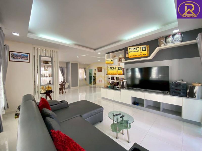 สนใจทรัพย์นี้ติดต่อ  =>> คุณนุ้ย  083-197-9826, 064-5464241                            =>> Line Id :  living-dLVD-R0159: ให้เช่าบ้านเดี่ยวบางแสน บ้านหลังใหญ่ แต่งสวยพร้อมอยู่ พื้นที่ใช้สอยเยอะ เป็นส่วนตัว หมู่บ้านแกรนด์มณีรินทร์ สามมุข-บางแสน  ต.แสนสุข อ.เมืองชลบุรี จ.ชลบุรี*บ้านสวยทำเลดี บ้านหลังใหญ่ พื้นที่ใช้งานเยอะ สวย สงบ เป็นส่วนตัวโครงการ: แกรนด์มณีรินทร์ สามมุข-บางแสนประเภท: บ้านเดี่ยว 2 ชั้น  Tyep Cขนาด: 72 �