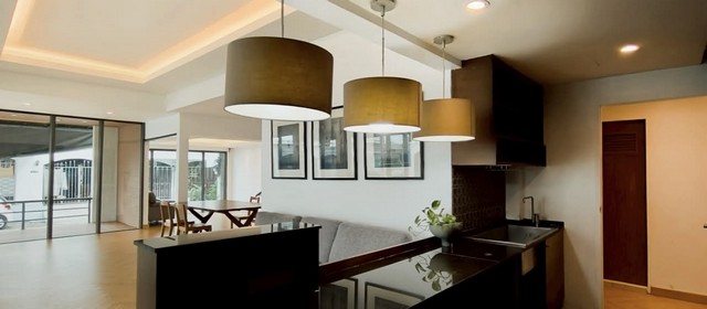 ทาวน์โฮม พระราม 9 ซอย 11 ทาวน์โฮม 3 ชั้น หลังมุม รีโนเวทใหม่ สภาพสวย พร้อมเข้าอยู่และพร้อมใช้งานเชิงพาณิชย์