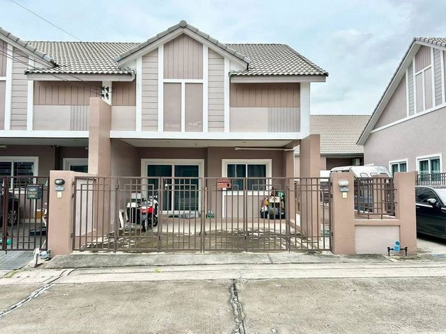 ขายทาวน์โฮมมือสอง หมู่บ้านเซนต์สิริ สปอร์ต หลังริม อ่าอุดม ศรีราชา ชลบุรี FP-H01551 