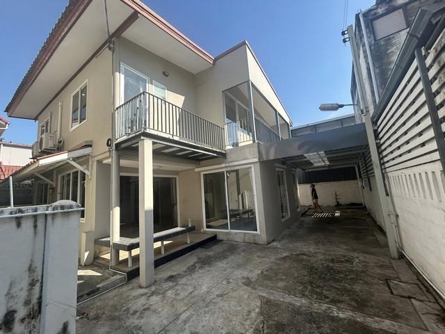 HR 6275 ให้เช่าบ้านเดี่ยว 5 ห้องนอน 4 ห้องน้ำ ย่านห้วยขวาง ใกล้ MRTสุทธิสาร 