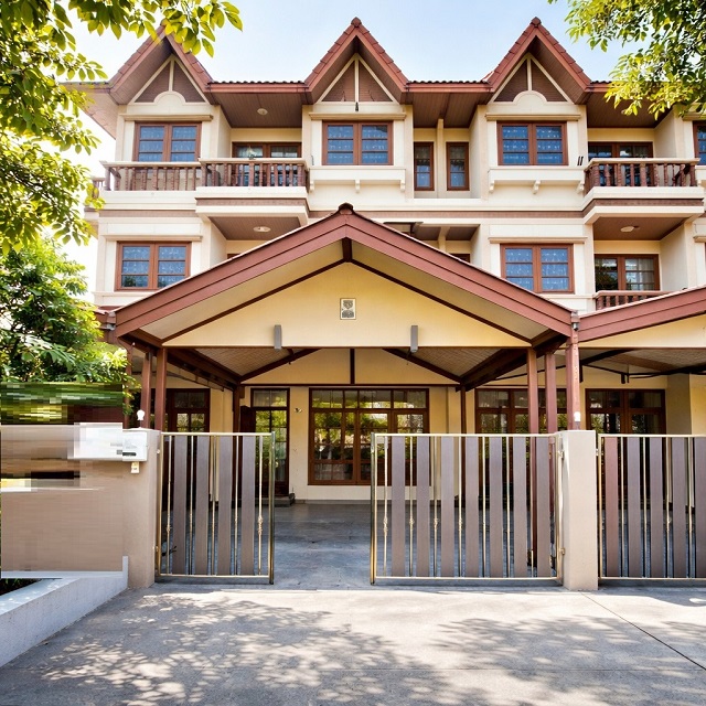 เดอะมอลล์ บางกะปิ  รักสัตว์ MRT ลาดพร้าว101 4นอน ให้เช่าทาวน์โฮม 3 ชั้น 28 ตร.วา. ม.รัตนบัณฑิต 3กม. 