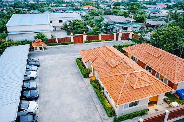  ที่พักอาศัย แบบครบวงจร 1 ไร่กว่าโลตัส รามอินทรา ซ.8 1 กม.ขาย สำนักงาน โกดัง MRT มัยลาภ 1.2 กม.  หรือ 405  ตร.วา. 705 ตร.ม. 5 ออฟฟิศ 6 น้ำ 