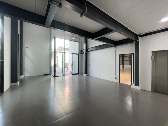 P1873 ให้เช่า โกดังพร้อมออฟฟิศ ทาวน์อินทาวน์ ซอย11 ศรีวรา ใกล้เลียบด่วนเอกมัยรามอินทรา เดินทางสะดวก ทำเลดี 