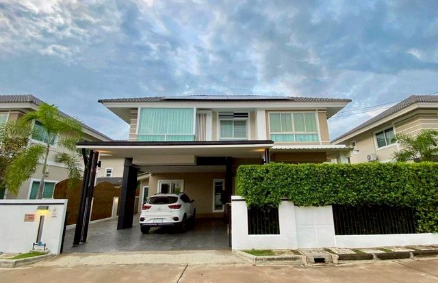 ขายพร้อมผู้เช่า 5.8 ล้าน 55.80 ตรว. #กาญจน์กนก12 #สารภี บ้านเดี่ยว 2 ชั้น #ติดถนนซุปเปอร์ไฮเวย์ #ใกล้โรงเรียนนานาชาติหลายแห่ง