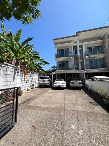 ให้เช่าทาวโฮม 3 ชั้นเดินทางออกพระราม 2 เพียง 1 กิโลเมตร ใกล้โรงเรียนรุ่งอรุณ   หมู่บ้าน Town Avenue พุทธบูชา ซอย 9 