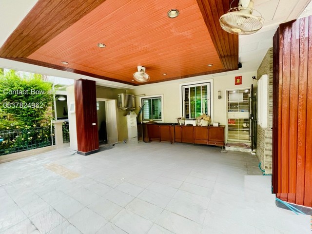 CC1456ให้เช่าบ้านเดี่ยว2ชั้น ย่านลาดพร้าว 71  เซ็นทรัล อีสต์วิลล์  บิ๊กซี ลาดพร้าว##  ให้เช่า ##Please directly contact : K.โบว์  083-782-4962บ้านเดี่ยว2 ชั้นขนาด 76 ตารางวา4 ห้องนอน  3 ห้องน้ำ 5 จอดรถ (2 ในบ้าน 3 หน้าบ้าน)1 ห้องครัว  1 ห้องรับแขก1 ห้องกินข้าว   3 ห้องเก็บของ1 ห้องฟิตเนท  1 ห้องแม่บ้าน เครื่องปรับอากาศสามารถเดินไปเซ็นทรัล อีสต์วิลล์  ได้เลยค่ะสถานที่ใกล้เคียง:  ยูเนี่ยนมอลล์, เซ็นทรัล ลาดพร้า