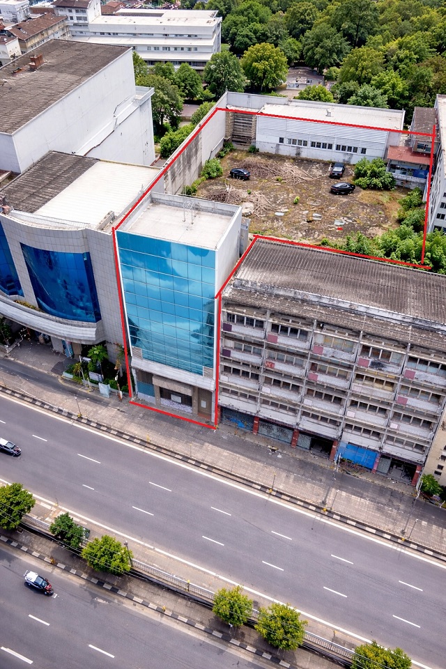 ราชดำเนิน ใกล้สหประชาชาติ พร้อมช่องลิฟท์ จอดรถ16คัน สะพานพระราม8 ให้เช่าอาคารพาณิชย์ 2 อาคารใหญ่ 165ตรว. 1290ตรม. 