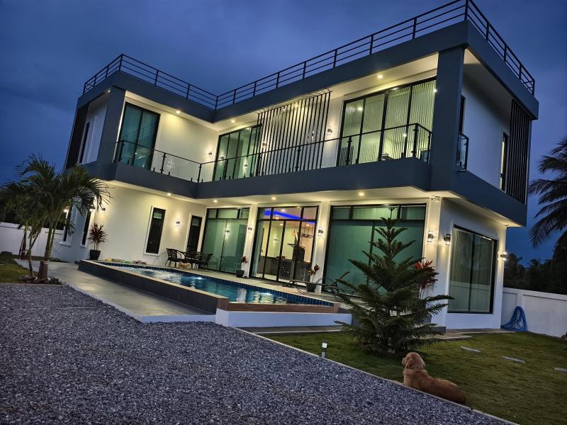 ขายบ้านสวยทรงโมเดิร์นสร้างบน ต.สามร้อยยอด อ.สามร้อยยอด จ.ประจวบคีรีขันธ์ที่ตั้ง : ต.สามร้อยยอด อ.สามร้อยยอด จ.ประจวบคีรีขันธ์ขนาดเนื้อที่ 151 ตารางวาขนาดเนื้อที่ใช้สอย 285 ตารางเมตรรายละเอียด- 4นอน5น้ำ- 1ห้องโถง1ห้องครัวยุโรป- พร้อมระเบียงดาดฟ้าชมวิวภูเขาล้อมรอบ360องศา - ห่างจากหน้าหาด500เมตร- สระว่ายน้ำ3*8- พร้อมเฟอนิเจอร์- แอร์6เครื่องหิ้วกระเป๋าใบเดียวเข้าพักได้เ�