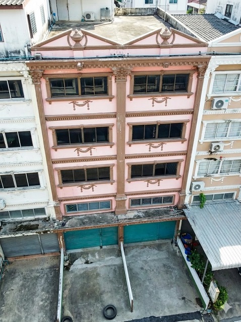 ตลาดลำผักชี 1.2 กม.ให้เช่าอาคารพาณิชย์ 4.5 ชั้น ทำเลสุวินทวงศ์ 21-35  21ตร.วา. 350ตร.ม. รร. หนองจอกพิทยานุสรณ์ 2.5 กม