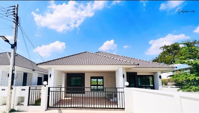  บ้านเดี่ยว 1 ชั้น พร้อมที่ดิน โฉนดเลขที่ 316484 เลขที่ 402/3 หมู่ 15 ตำบลจอหอ อำเภอเมืองนครราชสีมา จังหวัดนครราชสีมา  เพียง 2.3 ล้าน• พื้นที่ใช้สอย 98 ตารางเมตร• เนื้อที่ 57.1 ตารางวา• 3 ห้องนอน 2 ห้องน้ำ จอดรถได้ 2 คัน)ของแถม แอร์ 1 เครื่อง , เหล็กดัด มุ้งลวด , ปั้มน้ำ ถังเก็บน้ำ , สนามหญ้าพิกัด https://maps.app.goo.gl/ZTGm3LWNes6FRRt76สนใจสอบถามรายละเอียดได้ที่ : โทร 081-3152640