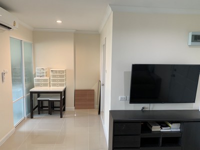 คอนโดใจกลางเมืองรัชดาพระราม 9 ขายถูกโครงการลุมพินีเพลส พระราม 9 - รัชดา ( Lumpini Place Rama 9-Ratchada ) ตึก B ขนาด 37.11 ตร.ม. ชั้น 15 วิวสวยใกล้เซ็นทรัลพระราม 9  MRT พระราม 9 !!.รายละเอียด : Developer : บริษัท แอล พี เอ็น จำกัด (มหาชน)คอนโด ลุมพินี เพลส พระราม 9-รัชดา ( Lumpini Place Rama 9-Ratchada ).Location : https://maps.app.goo.gl/t6TkJALENUx61P5x8?g_st=icตั้งอยู่ที่ ถนนพระราม 9 ห้วยขวาง กรุงเทพมหานคร 10310.รายละเอียด : ห้องชุด- ห้องชุดขนาดใหญ่ 37.11 ตร.ม- ชั้น 15 วิวสวยชั้