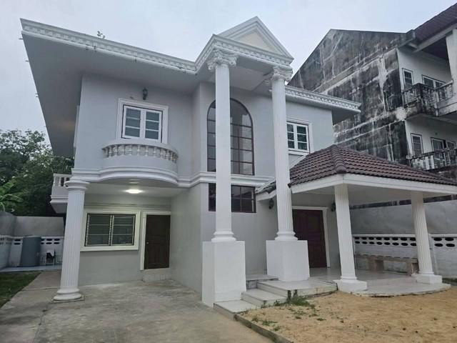 ให้เช่าบ้านเดี่ยว 100 ตารางวา-4 ห้องนอน-3 ห้องน้ำ -ห้องแม่บ้าน 1 ห้อง รามคำแหง 68 ใกล้เดอะมอลล์บางกะปิติดต่อAgent : คุณเด่นชัย: 09-8481-8989:06-2839-4747ID Line :0984818989: https://line.me/ti/p/ezz8HbMifzWhatsApp :+66984818989: แอดไลน์ แคปหน้าจอสอบถามได้เลยครับบ้านเดี่ยว รามคำแหง 68-บ้าน 2 ชั้น ที่ดิน 100 ตร.ว.พื้นที่ใช้สอยประมาณ 280 ตร.ม.-4 ห้องนอน-3 ห้องน้ำ-ห้องแม่บ้าน 1 ห้อง + ห้องน้ำ-ชั้นล่างกั้นห้องแล้ว 2 ห้อง ใช้เป็นห้องผู้สูงอายุ / ห้องทำง�