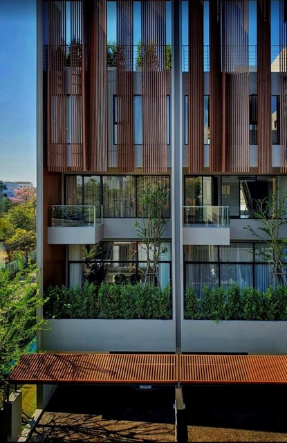 ขายให้เช่า ทาวน์โฮม 4 ชั้น โครงการ เดอะ พาร์ค เลน สุขุมวิท 105 The Park Lane Sukhumvit 105 ซอยลาซาล 24ค่าเช่า 130,000 บาท/เดือน ประกัน2 ล่วงหน้า1ราคาขาย 19,890,000 บาท ค่าโอนคนละครึ่งติดต่อ คุณช่อผกา โทร 0616198565 LINE 0616198565สำรอง LINE 0812523279 ส่งลิ้งก์ไว้ได้เลย-ทาวน์โฮม 4 ชั้น 30.5ตร.วา. พื้นที่ใช้สอย 300 ตร.ม.-4 ห้องนอน 4 ห้องน้ำ 1 ห้องแม่บ้านและห้องน้ำแม่บ้าน-1 ห้องนั่งเล่น 1 ห้องครัวไทย+ครัวฝรั่งในบ้าน-ที่จอดรถ 3 คัน-เฟอร์�