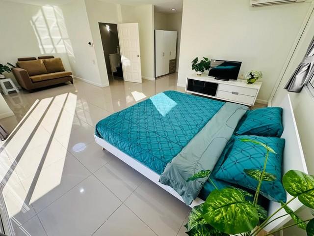 ให้เช่าบ้านเดี่ยว 4 ชั้น พร้อมพงษ์ ซอยสุขุมวิท 31 ใกล้ Emporium ใกล้ BTS พร้อมพงษ์*** ราคาเช่า 120,000 บาท/เดือน มัดจํา 2 เดือน + ล่วงหน้า 1 เดือน สัญญารายปีติดต่อ คุณช่อผกา โทร 0616198565 LINE 0616198565สำรอง LINE 0812523279 ส่งลิ้งก์ไว้ได้เลยรหัส# T26-043บ้านเดี่ยว ย่านพร้อมพงษ์ สุขุมวิท 31 ใกล้ Emporium ใกล้ BTS พร้อมพงษ์เนื้อที่ 40 ตรว.พื้นที่ใช้สอยประมาณ 350 - 400 ตรม.5 ห้องนอน 5 ห้องน้ำห้องแม่บ้านกล้องวงจรปิด, สวนขนาดเล็ก,ท�