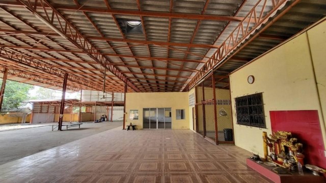 #ขายโรงงานนาป่าเมืองชลบุรี#ขายที่ดินพร้อมสิ่งปลูกสร้างใกล้นิคมอมตะ 3-1-92 ไร่????พื้นที่สีส้ม????ตำบลนาป่า อำเภอเมือง จังหวัดชลบุรี????ราคาไร่ละ 8.9 ล้าน     (ค่าโอนคนละครึ่ง)✅รายละเอียดทรัพย์:????ขนาดโรงงาน(24*24 เมตร)=576 ตารางเมตร????บ้านไม้ 1 หลัง????โครงสร้างโกดัง เหล็กอย่างดี????ประตูสแตนเลสเกรดA????เหมาะสำหรับ โกดัง หมู่บ้าน คอนโด????รั้วสวยล้อมทั้งแปลง3ไร่ครึ่ง รั้วแข็งแรงมาก????ห่