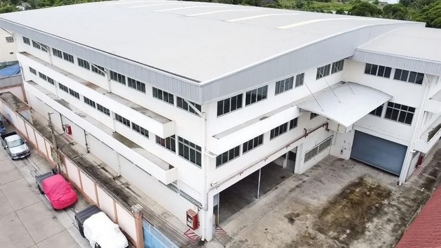 #ให้เช่าโรงงานผังม่วงสมุทรปราการ#ให้เช่าโกดังพร้อมสำนักงาน 3 ชั้น พื้นที่ใช้สอย ทั้งหมด 4,326 ตารางเมตร????พื้นที่สีม่วง????โซนพระประแดง สมุทรปราการ เดินทางสะดวก ใกล้ตัวเมืองและแหล่งที่พักอาศัย????ค่าเช่า 400,000 บาท/เดือน     ประกัน 3 เดือน     ล่วงหน้า 1 เดือน     สัญญาขั้นต่ำ 1 ปี✅รายละเอียด:????ขนาดที่ดิน: 560 ตรว.????พื้นที่ใช้สอย: 4,326 ตรม.????ขนาดอาคาร: 36x36 เมตร(3ชั้น)????ห้องน้ำชั้น1: 5 ห้อง????ห�