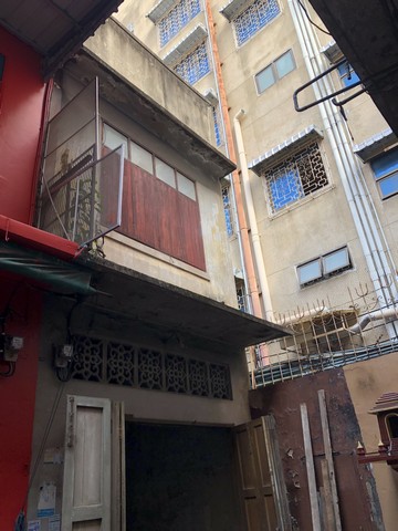 ขายอาคารพาณิชย์ซอยนาคบำรุง ป้อมปราบศัตรูพ่าย ใกล้โรงเรียนเทพศิรินทร์ จุฬาลงกรณ์มหาวิทยาลัยที่ตั้ง : ซอยนาคบำรุง ถนนบำรุงเมือง แขวงคลองมหานาค เขตป้อมปราบศัตรูพ่าย กรุงเทพฯ 10100รายละเอียดทรัพย์* เนื้อที่ 7 ตร.ว. * พื้นที่ใช้สอย  55.98 ตร.ม.* ขนาดอาคารร กว้าง 3.10 x 9.03 เมตร * ประเภทอาคารพาณิชย์ 2 ชั้นเหมาะสำหรับอยู่อาศัย, ปล่อยเช่า และสำนักงานขนาดเล็กสถานที่ใกล้เคียง 350 ม. : โ