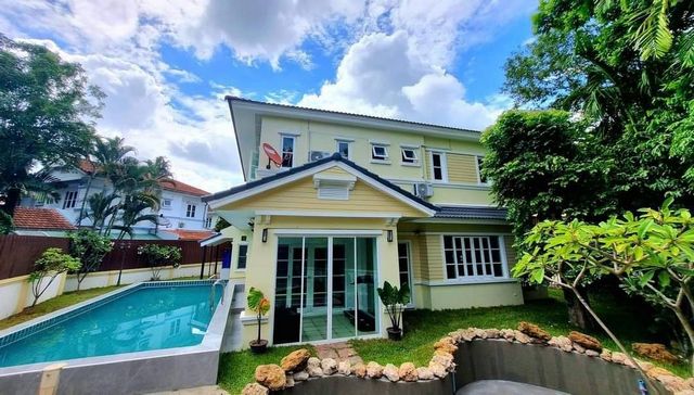 ขายต่ำกว่าราคาประเมิน 9.9 ล้าน บ้านเดี่ยวพูลวิลล่า 2 ชั้น #รีโนเวทใหม่ #พร้อมเฟอร์นิเจอร์และเครื่องใช้ไฟฟ้า #ใกล้กาดฝรั่ง