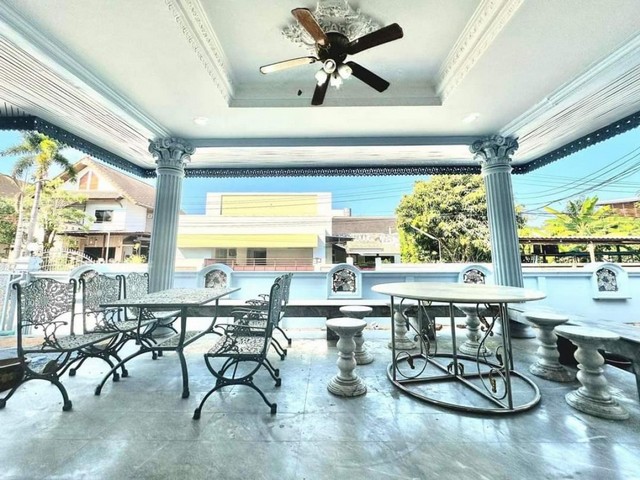 ให้เช่าบ้านเดี่ยว2ชั้น luxury หินอ่อนทั้งหลัง บรมราชชนนี77สร้างเองแบบไม่ใช่หมู่บ้าน 120ตรว.พื้นที่ใช้สอย 900 ตรม.-หน้าบ้านมีเทอเรสหินอ่อน , เพดานสูงโปร่ง ,ด้านหลังติดสวน บรรยากาศดี-6 ห้องนอน 5 ห้องน้ำ 2ห้องรับแขก  2ห้องนั่งเล่น  ห้องครัวใน+ ครัวนอก-ที่จอดรถ 3 คัน-เฟอร์นิเจอร์ครบ พร้อมแอร์5ตัว พร้อมเครื่องใช้ไฟฟ้าถนน บรมราชชนนี77 โลเคชั่นใกล้… -ข้าง VELO Plaza-ตลาดสดตลิ่งชัน, ตลาด