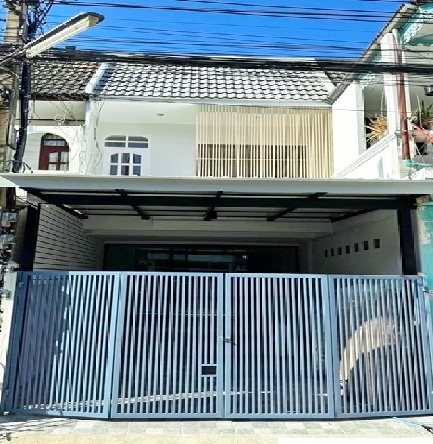 แฮปปี้แลนด์ MRTแยกลำสาลี 2.1กม.ให้เช่าทาวน์โฮม 2 ชั้น เดอะมอลล์ บางกะปิ 1.5กม.  16 ตร.วา. 130 ตร.ม. ม.นิด้า 3กม. เสนาวิลล่า 2นอน 