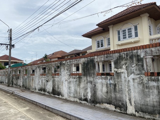 บ้านเดี่ยว หมู่บ้านมณียา เหมาะมากสำหรับทุบบ้าน สร้างบ้านใหม่ตามใจคุณ ทำเลหายากในย่านนี้